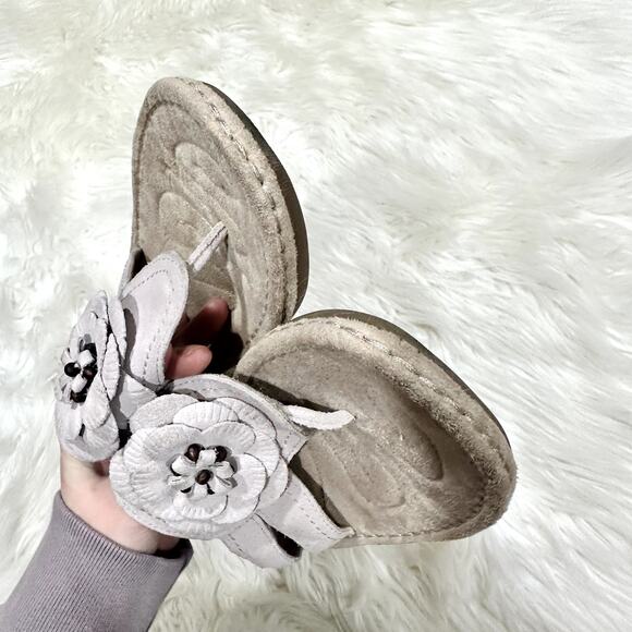 Cobbie Cuddlers Regina Suede Floral Sandal Sz 11W - Picture 5 of 8